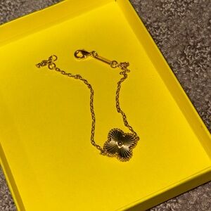 Elegant Clover Gold Chain Bracelet